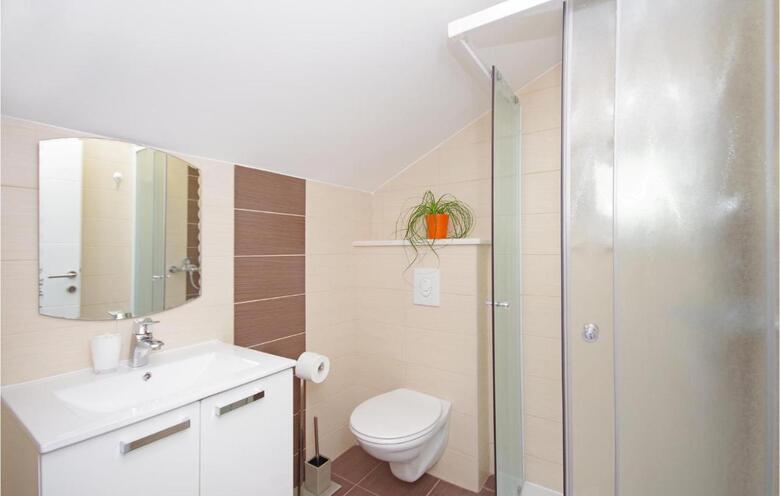 Three-bedroom Holiday Home In Drvenik