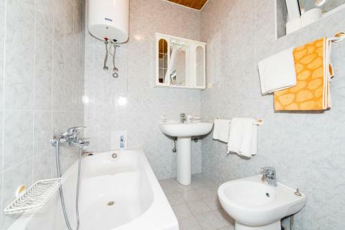 Apartments & Rooms Tapera