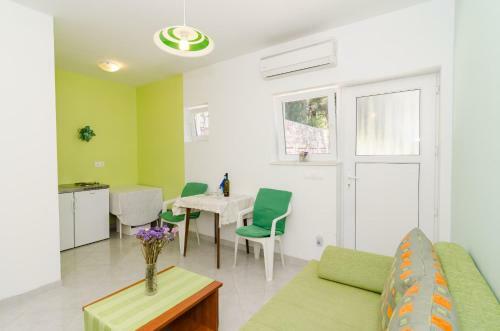 Apartments & Rooms Tapera