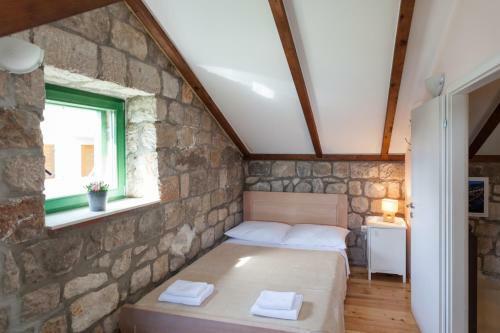 House Hedera II