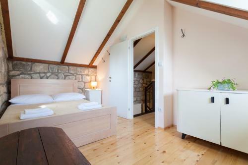 House Hedera II