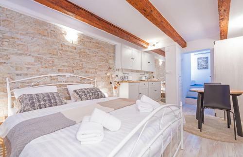 Hostal Apartments And Room Le Petit Nono