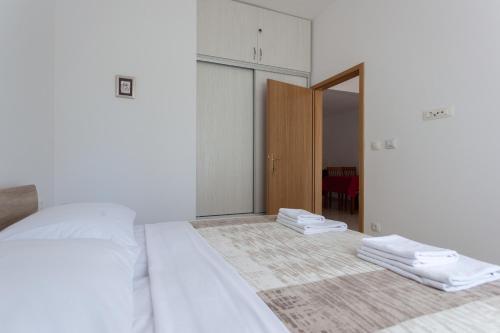 Apartment Chermesinus A57
