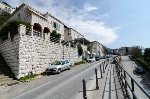 Hostal Apartment & Room Ivela
