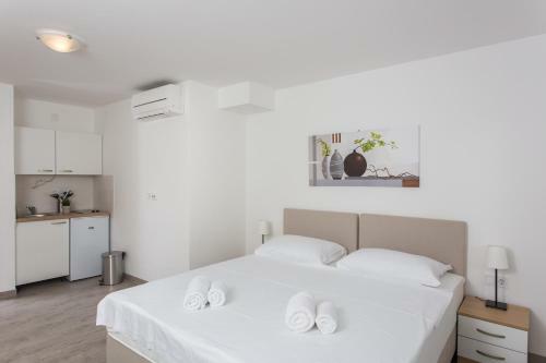 Hostal Guest House Eight Roses