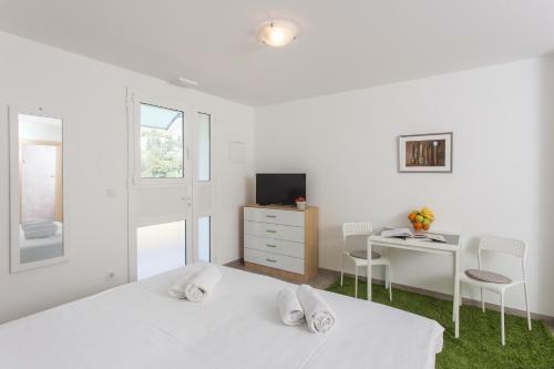 Hostal Guest House Eight Roses