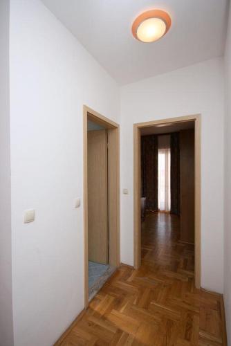Apartments With A Parking Space Duce (omis) - 4650