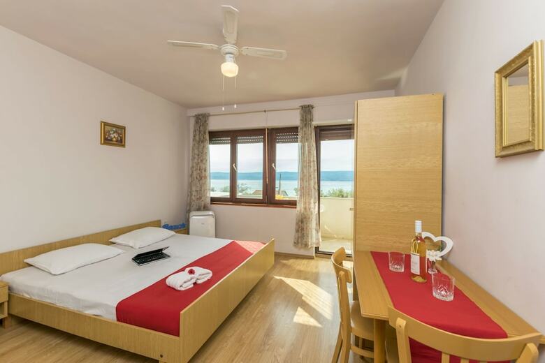 Hostal Apartments And Room Andrew