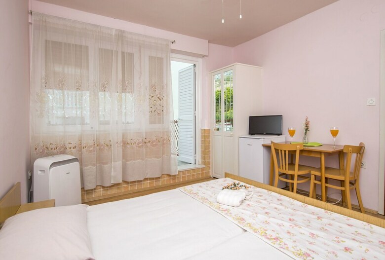 Hostal Apartments And Room Andrew