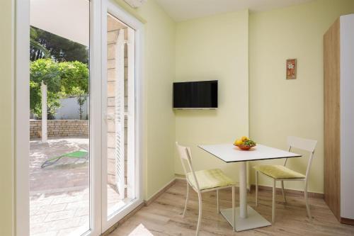 Hostal Apartments And Room Alen