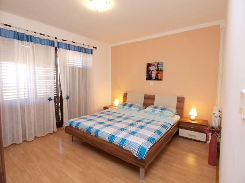 Apartments Orange 994