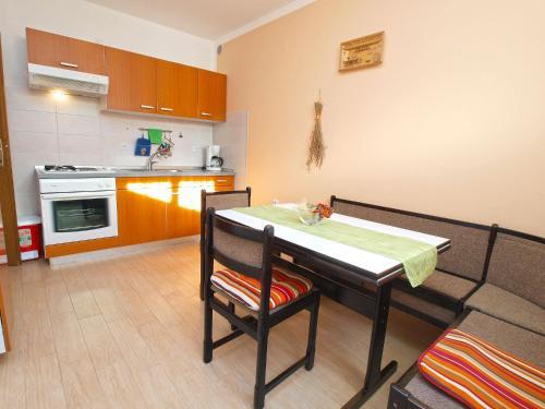 Apartments Orange 994