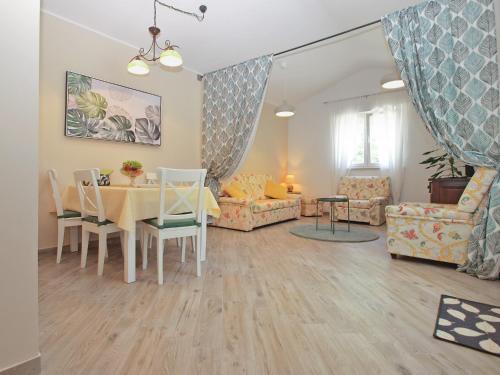 Apartments Mirjana 1555