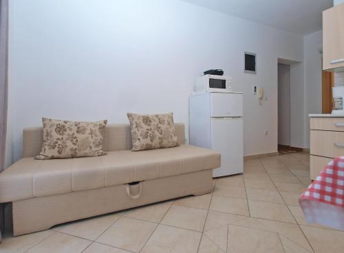 Apartments 1282