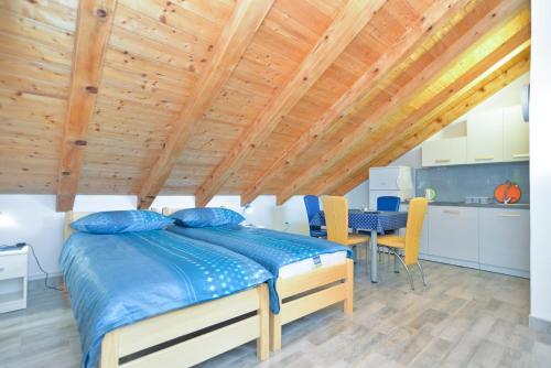 Apartments Josip 1713