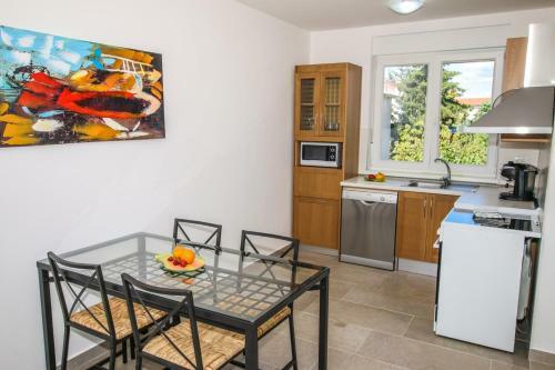 Hostal Residence Elody