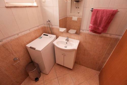 Hostal Apartments Ezra