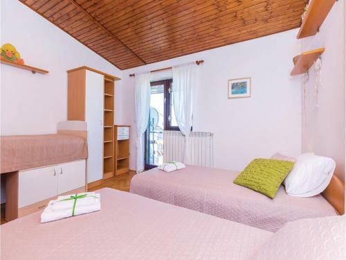 Three-bedroom Holiday Home In Hreljin
