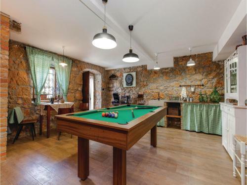 Three-bedroom Holiday Home In Hreljin