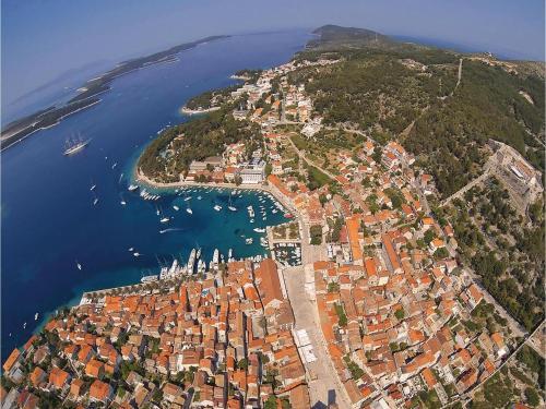 Two-bedroom Apartment In Hvar