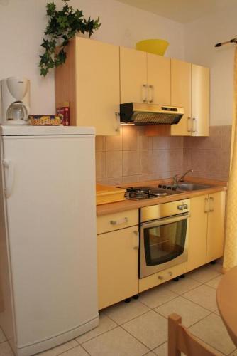 Apartments With A Parking Space Hvar - 4593