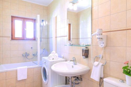 Hvar Villa Sleeps 8 Pool Air Con Wifi