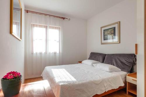 Hvar Villa Sleeps 8 Pool Air Con Wifi T739243