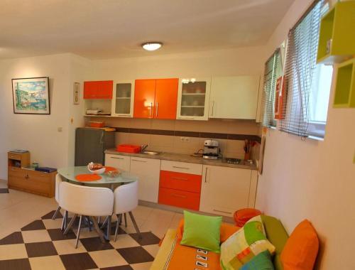 Apartments With A Parking Space Hvar - 4612