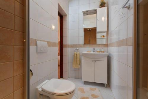 Apartments With A Parking Space Hvar - 4612