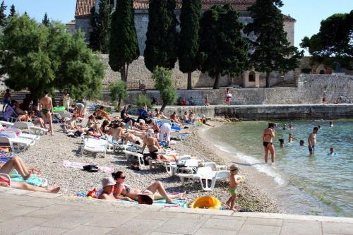 Apartments By The Sea Hvar - 14197