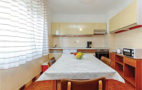 Four-bedroom Holiday Home In Jadranovo