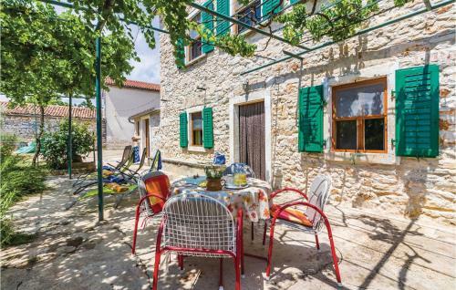 Two-bedroom Holiday Home In Jadreski