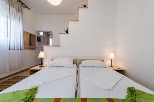 Apartments Lazaneo