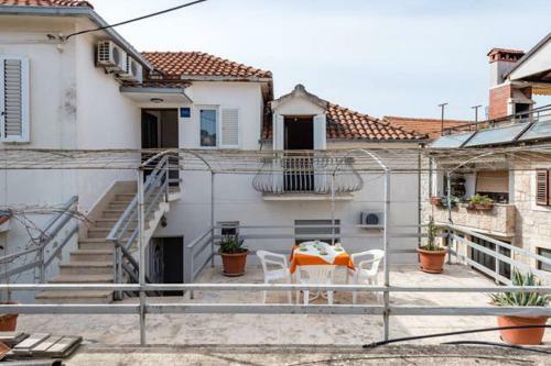 Apartments Lazaneo