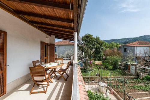 Apartments Lazaneo