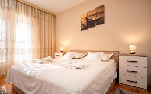 Apartments By The Sea Jelsa (Hvar) - 16273