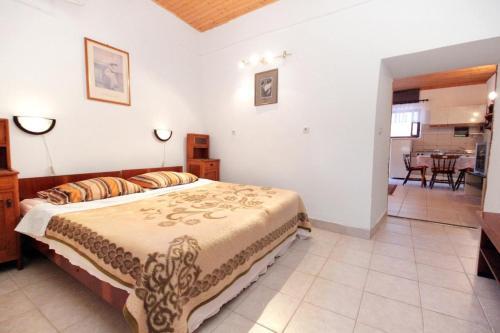 Apartments With A Parking Space Pitve (hvar) - 5247