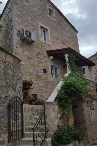 Apartments With A Parking Space Jelsa (hvar) - 13759