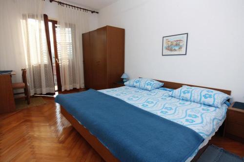 Apartments With A Parking Space Jelsa (hvar) - 5695
