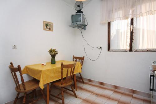 Apartments With A Parking Space Jelsa (hvar) - 5695