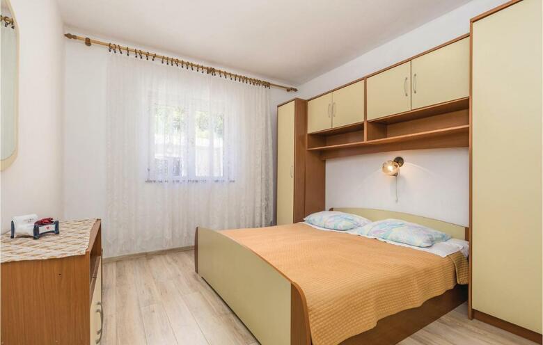 Three-bedroom Holiday Home In Kampor