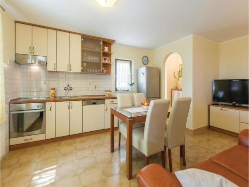 Two-bedroom Apartment In Kanfanar
