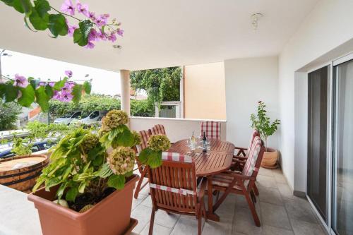 Apartments With A Parking Space Kastel Stari (Kastela) - 15411