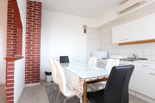 Apartment Kastel Stari 16344a