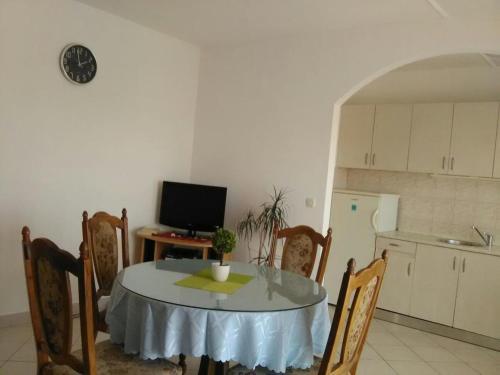 Apartment Kastel Novi 16018b