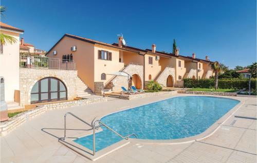 Two-bedroom Holiday Home In Kastelir