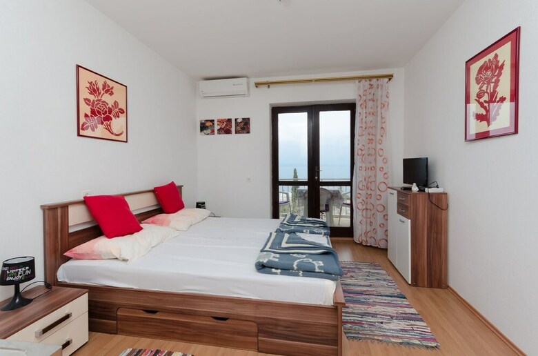 Hostal Apartments And Room Sreten