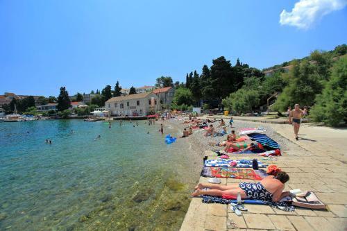 Apartment Mate - Banje Beach