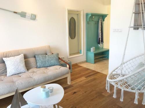 Surfers's Lodge Design Apartment