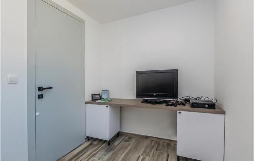 Five-bedroom Holiday Home In Kornic